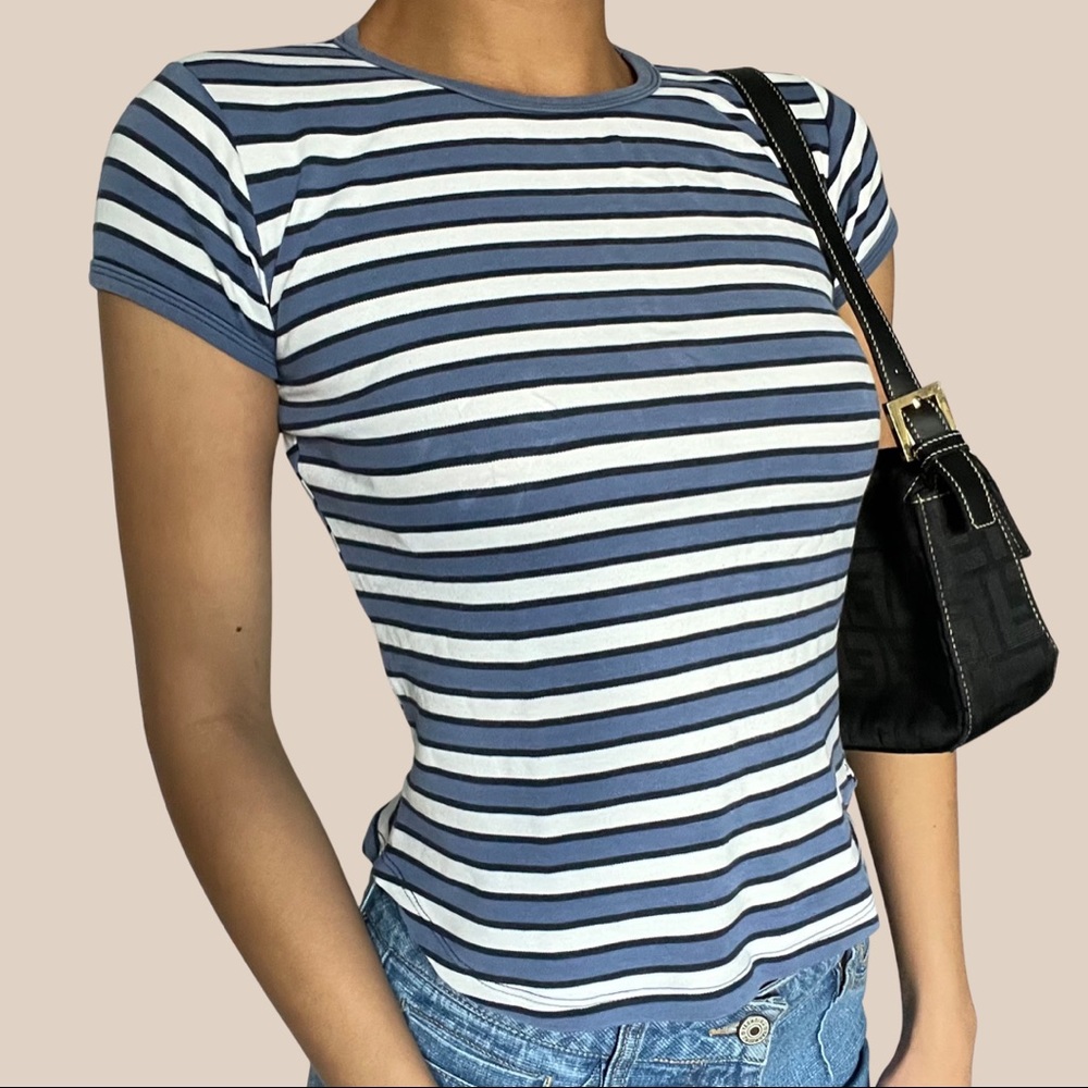 Striped shirt 💙 - Picture 2 of 4